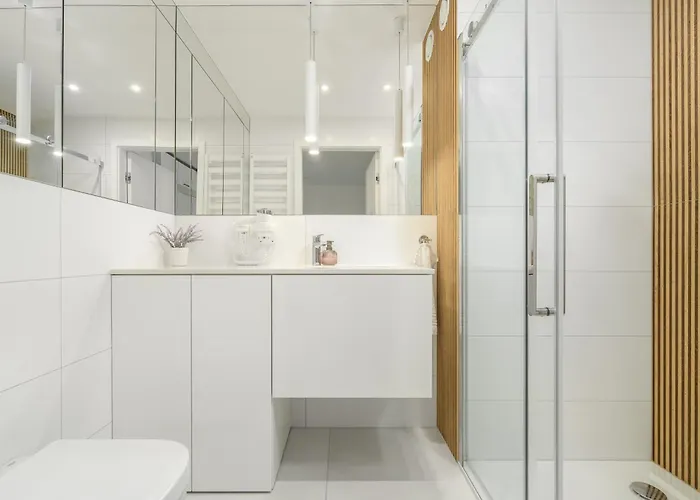 Westin House 410 Apartment