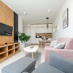 Westin House 410 Апартаменти *